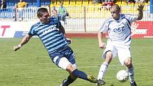 Fotbalisté České Lípy (tmavé dresy) v dalším kole ČFL využili domácího prostředí, když porazili tým Letohradu 2:0.