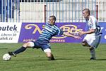 Fotbalisté České Lípy (tmavé dresy) v dalším kole ČFL využili domácího prostředí, když porazili tým Letohradu 2:0.