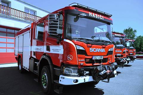 Profesionálním hasičům Libereckého kraje budou sloužit tři nové cisternové automobilové stříkačky (CAS).