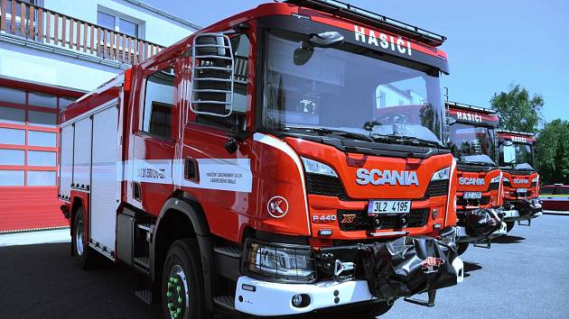 Profesionálním hasičům Libereckého kraje budou sloužit tři nové cisternové automobilové stříkačky (CAS).