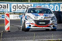 Tradičním úvodem Bohemia Rally Mladá Boleslav je superspeciální divácká rychlostní zkouška na Autodromu v Sosnové u České Lípy. Foto: www.rallybohemia.cz