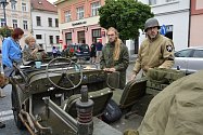 Sobota 5. 8. 2023, Spanilá jízda US historických vozidel z II. světové války na nám. TGM v České Lípě