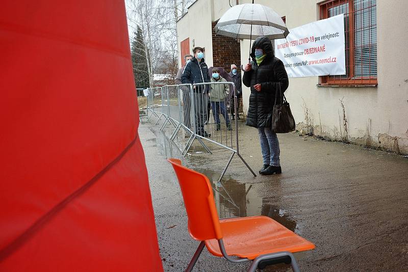 Strážníci Zdeněk Šafránek a Dalibor Pospíšil z Městské policie v České Lípě se do služby těší. Své povolání berou jako poslání, při kterém dbají na pořádek, ale mohou pomáhat svým spoluobčanům v řadě obtížných okamžiků.