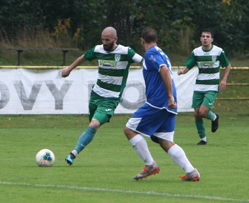 Nový Bor (zelenobílé dresy) doma přejel Železný Brod 5:1.