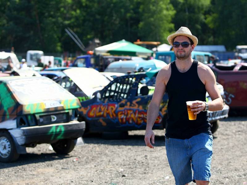 Destruction derby na autodromu. Den třetí.