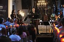 22. ročník Mezinárodního hudebního festivalu Lípa Musica pokračoval v Zahrádkách tradičním večerem při svíčkách se souborem Collegium Marianum.