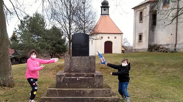 Mapové značky v praxi v podání školáků ZŠ Dubá.