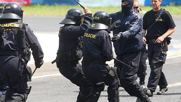 Na Dnu s policií nebudou chybět ukázky práce zásahové jednotky či psovodů.