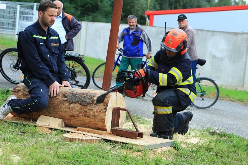 Ve Stráži se konal druhý ročník dřevorubecké soutěže pro hasiče.