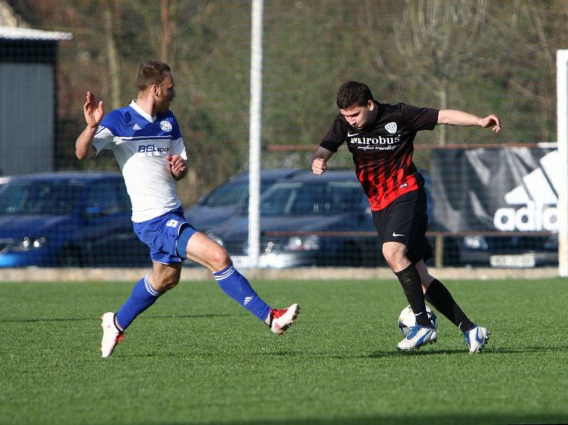 Hosté od řeky Ploučnice (tmavé dresy) podlehli Velvarům 2:5.