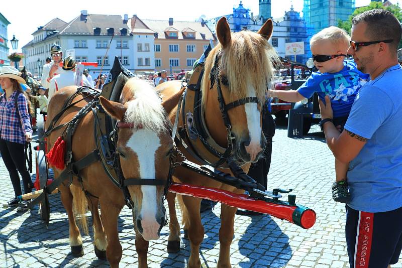 Na Hasičských slavnostech v Litoměřicích nechyběly sbory z Libereckého kraje. Vrcholem sobotního programu byla hasičská fontána.