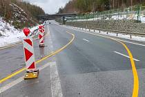 Dopravní omezení a svedení provozu mezi Novým Borem a Svorem na takzvaný bypass potrvá do konce roku 2023.