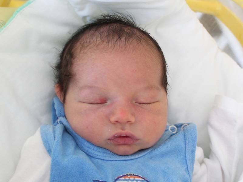Mamince Yvoně Jahodové z České Lípy se v úterý 13. listopadu ve 12:40 hodin narodil syn Adam Jahoda. Měřil 53 cm a vážil 4,17 kg.