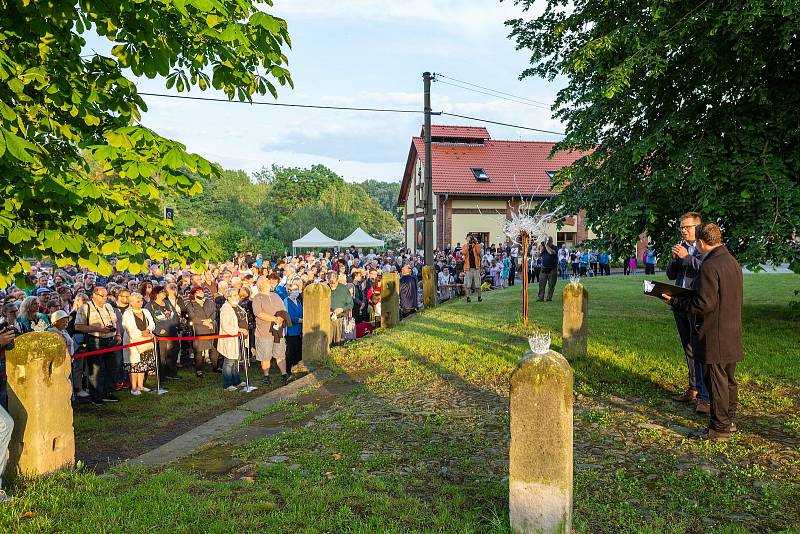 Z akce "Křišťálový chrám" v Kunraticích u Cvikova.