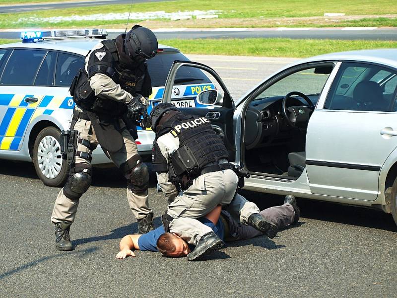 Den s policií na autodromu v Sosnové.