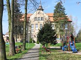 Zchátralou budovu mateřské školy v Dolní Libchavě chce město zrekonstruovat a vybudovat v ní nové zařízení pro děti ve věku do tří let.