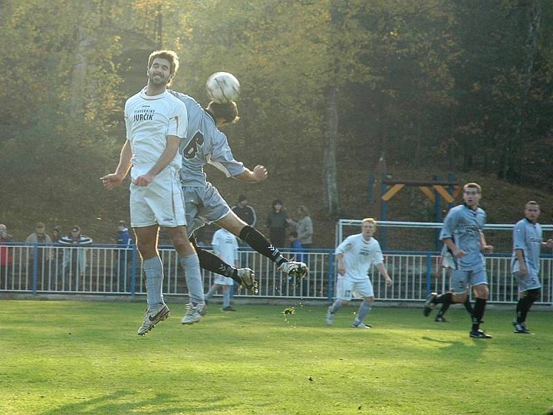 Lídr tabulky krajské  I. A třídy z Doks se na tři body hodně nadřel. Přesto nad Lomnicí vyhrál zaslouženě