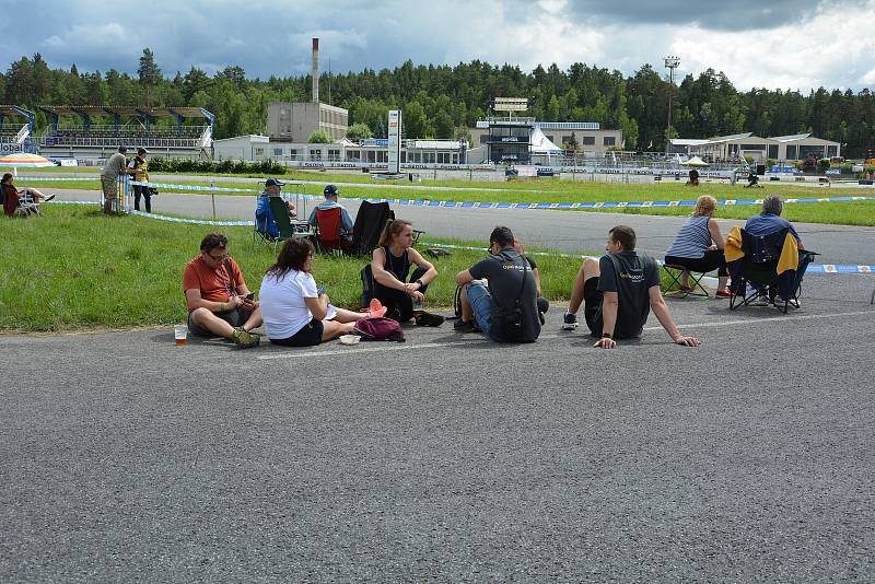 Rally Bohemia na autodromu v Sosnové v pátek 9. července.