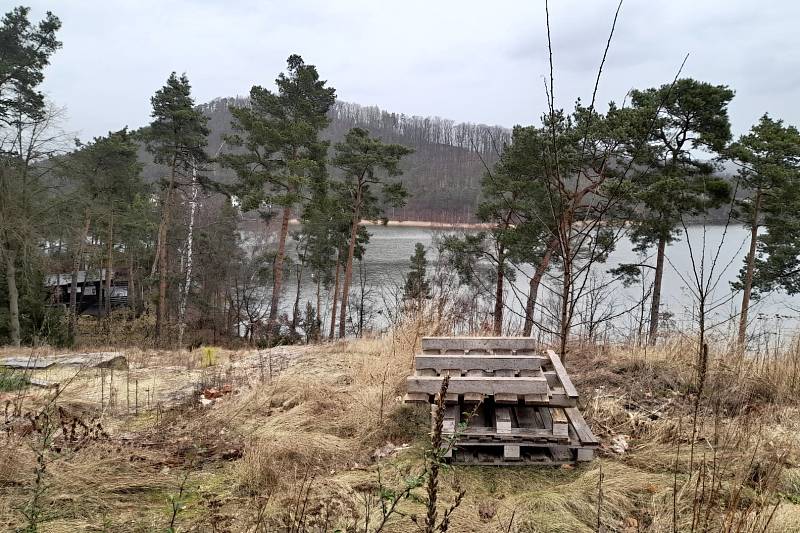 Formanova vyhlídka na Lázeňském vrchu ve Starých Splavech.