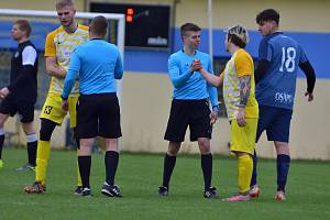 Fotbalisté Mimoně (žlutá) doma podlehli Rozstání 0:2.