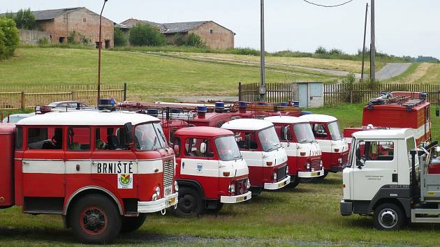 Den dobrovolných hasičů v Brništi nabízí možnost poznat práci hasiče zblízka.
