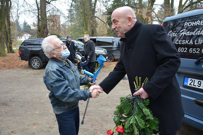 Ze slavnostního rozloučení se zesnulým Břetislavem Vojtíškem v kostele M. Jana Husa v České Lípě.