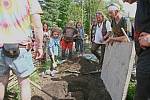 Zámecký pán z Horní Libchavy, Oldřich Kili Kilián, pokřtil svého syna Olivera. Kmotrem mu byla legenda českého udergroundu, František Stárek zvaný Čuňas.