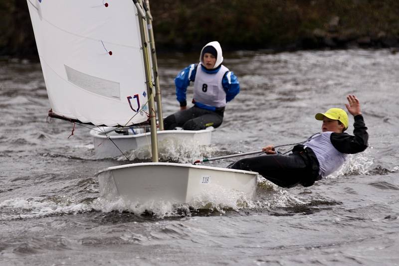 Mistrovství ČR v team racingu třídy Optimist.