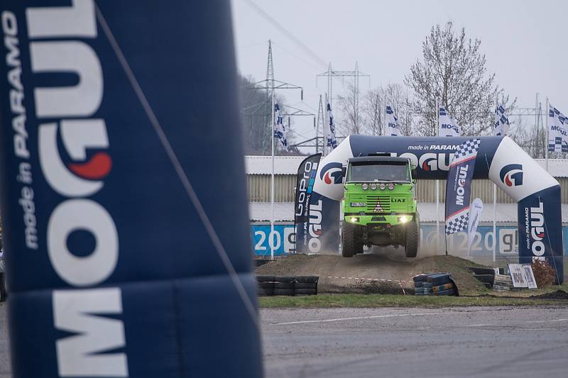 Pátý ročník setkání nejen českých dakaristů se uskutečnil v rámci akce Mogul Dakar setkání v neděli 24. března na autodromu Sosnová.