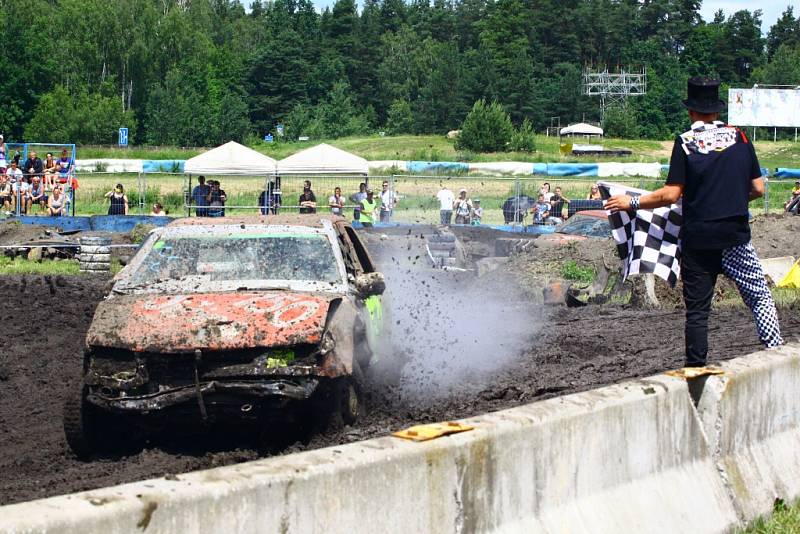 Sedmý ročník Destruction Derby na autodromu v Sosnové.