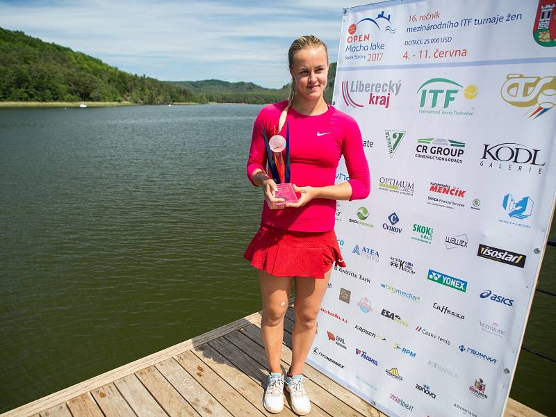 Závěr turnaje patřil finále dvouhry, ve kterém zvítězila Slovenka Anna Karolina Schmiedlová, která po výměně trenéra bojuje o návrat na vrchol světového žebříčku.