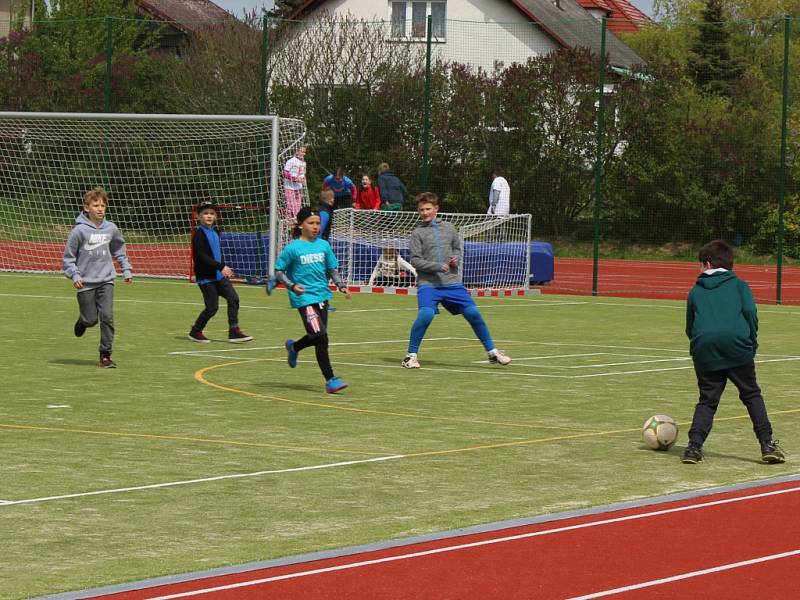 Nový multifunkční areál, ve který se proměnilo zastaralé sportoviště za Základní školou v Doksech. 