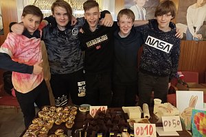 Benefiční akci v kině Hvězda v Kamenickém Šenově na pomoc Ukrajině připravili žáci místní školy.