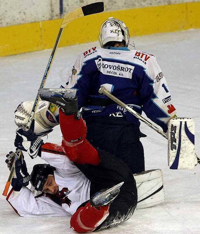 Predátoři zvítězili na ledě Jablonce a postoupili do čtvrtfinále.