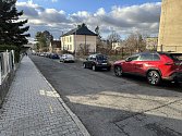 Problémy s nelegálním parkováním v České Lípě přetrvávají navzdory snahám místních úřadů a obyvatel.