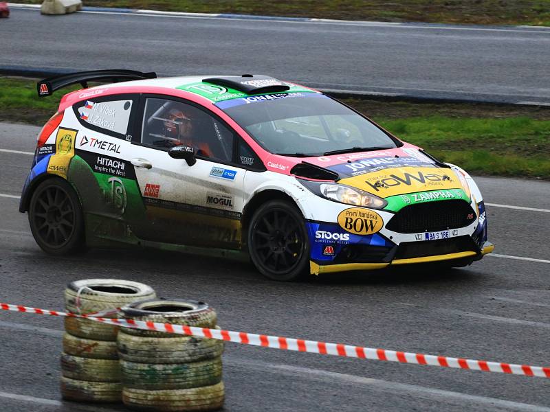 Na autodromu v Sosnové o víkendu probíhal již 16. ročník oblíbené akce Global Assistance Setkání mistrů.