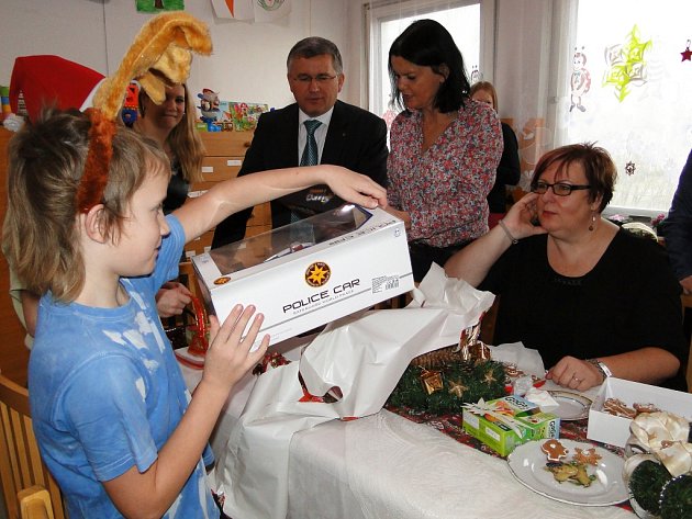 „Ježíšek“ z radnice navštívil městský azylový dům v České Lípě.