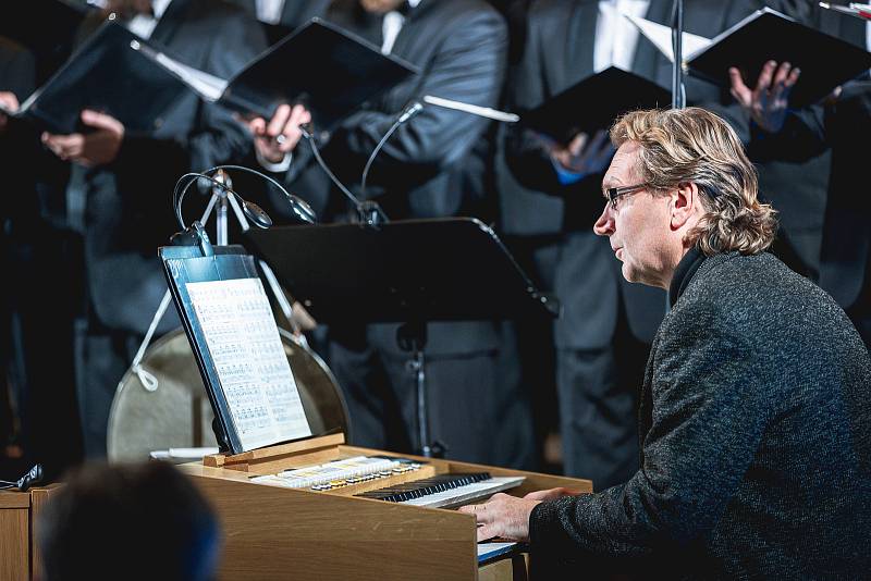 Závěrečný koncert festivalu Lípa Musica hostil v českolipské bazilice Všech svatých Český filharmonický sbor Brno.