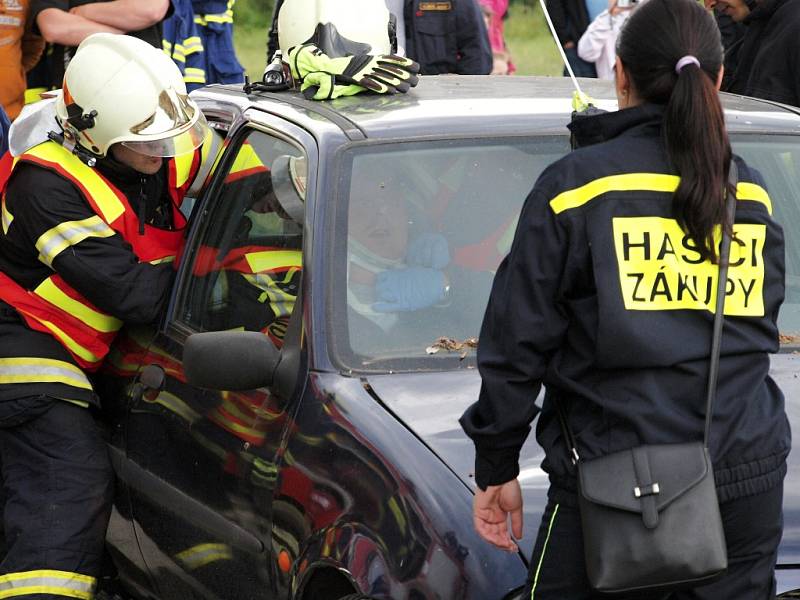 Taktické cvičení dobrovolných hasičů ze Zákup, Žandova, Nového Oldřichova a německého Reichenbachu.