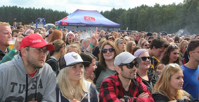 Tisíce lidí se přišly bavit na největší festival na Českolipsku na Hrady CZ pod Bezdězem.