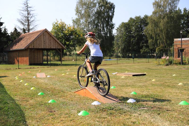 Školáci v Kravařích dostali dopravní hřiště