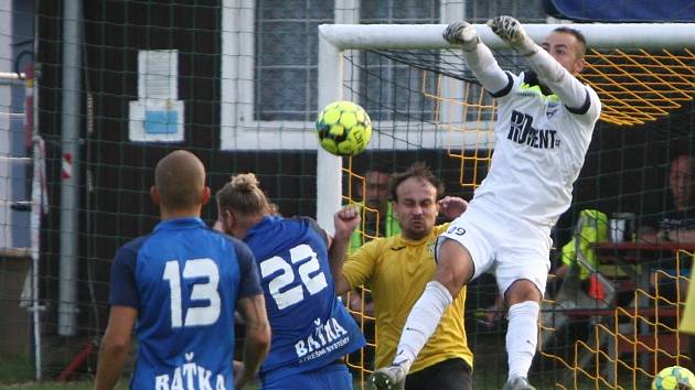 Další derby zápas Českolipska nabídlo 3. kolo krajského přeboru. Skalice (modrá) dokázal vyhrát na půdě Stráže pod Ralskem 3:1.