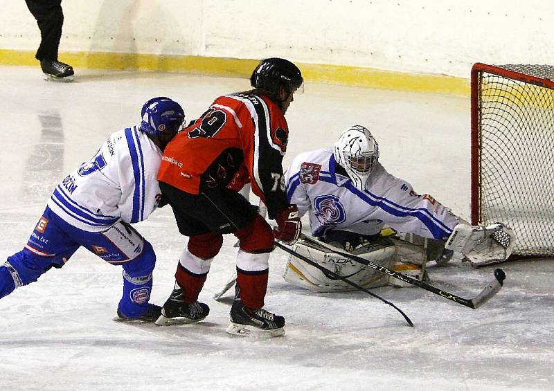 HC Česká Lípa - HC Děčín „B“ 3:5 (0:3, 1:1, 2:1).