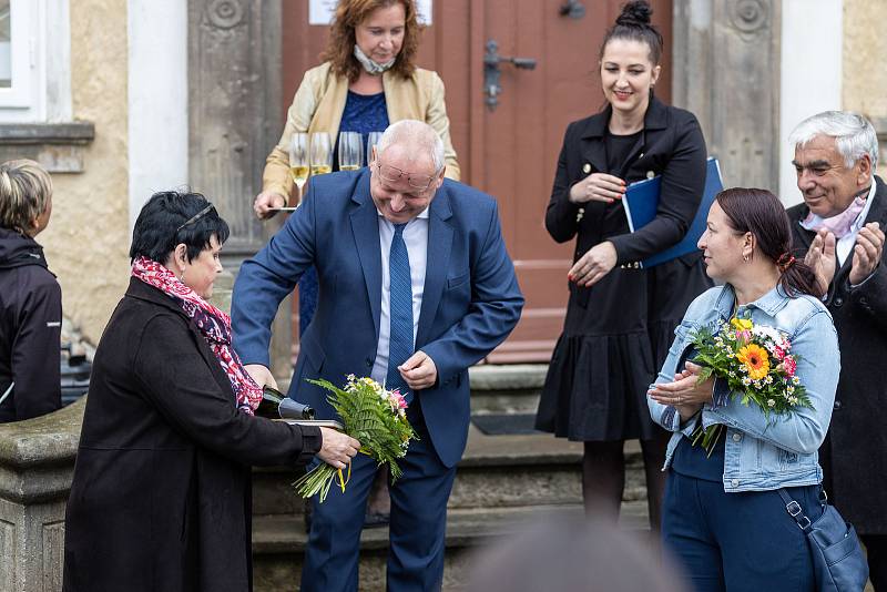 V novoborském Sklářském muzeu začala výstava ke 150. výročí sklářské školy.