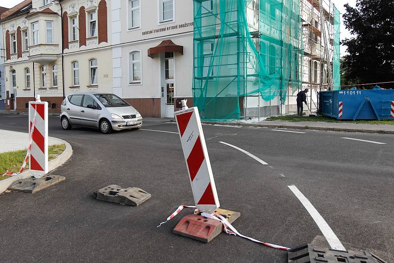 Jako propojení Barvířské a Wedrichovy ulice v centru České Lípy poslouží nová silnice.