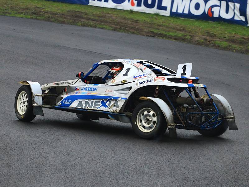 Na autodromu v Sosnové o víkendu probíhal již 16. ročník oblíbené akce Global Assistance Setkání mistrů.