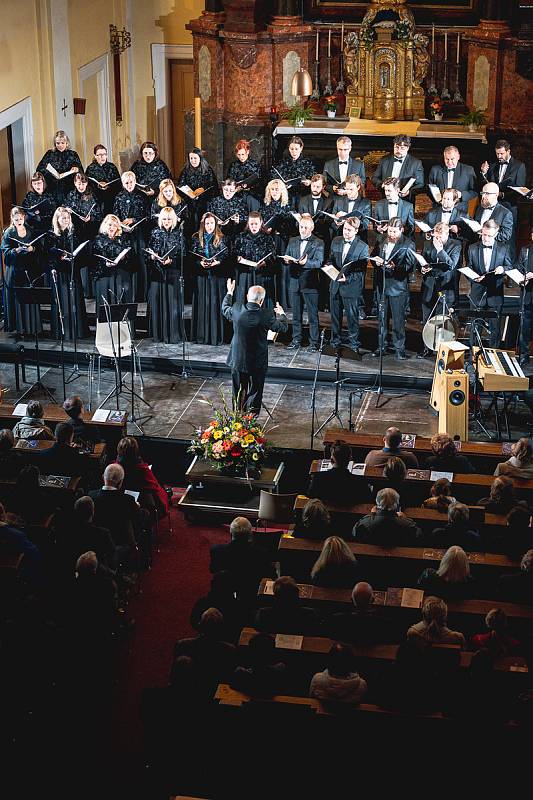 Závěrečný koncert festivalu Lípa Musica hostil v českolipské bazilice Všech svatých Český filharmonický sbor Brno.