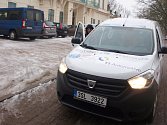 Na nový vůz pro Dětský domov v Jablonném v Podještědí přispěla téměř čtyřicítka sponzorů. 