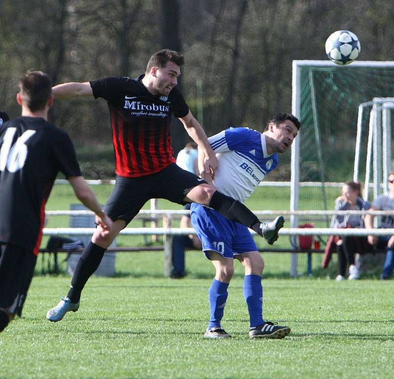 Hosté od řeky Ploučnice (tmavé dresy) podlehli Velvarům 2:5.