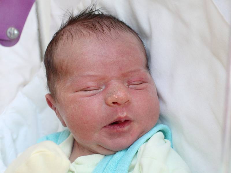 Mamince Andree Kafkové z České Kamenice se ve středu 22. listopadu v 6:52 hodin narodil syn Štěpán Kafka. Měřil 53 cm a vážil 4,37 kg. 
